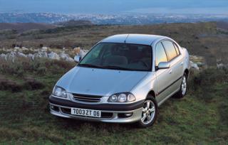 Toyota Avensis I, рестайлинг, 2000 - 2003
