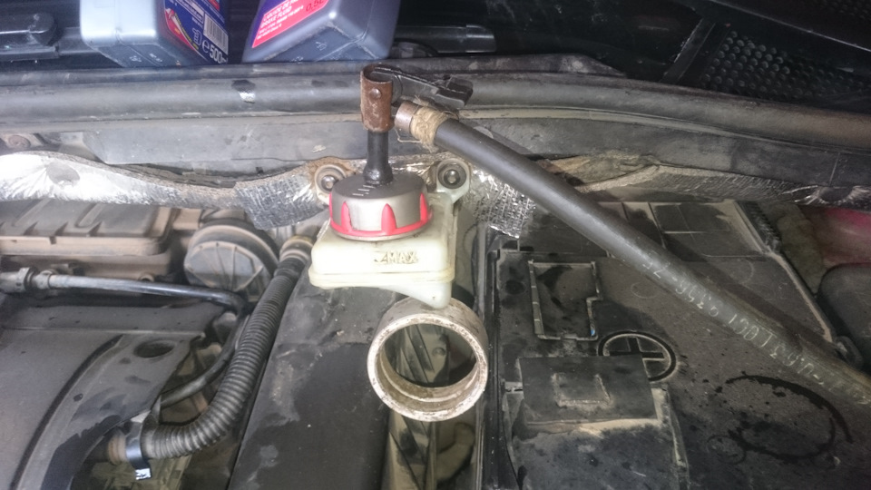 Замена тормозной жидкости